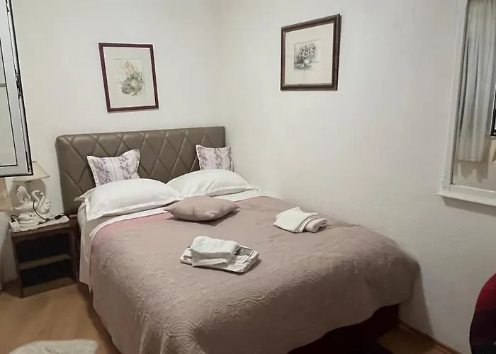 아파트 Kameni Val *