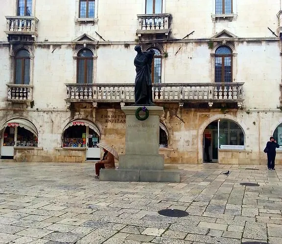 아파트 Kameni Val *