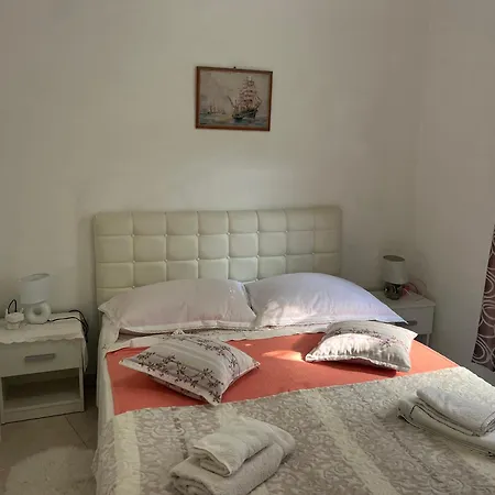Apartment Kameni Val