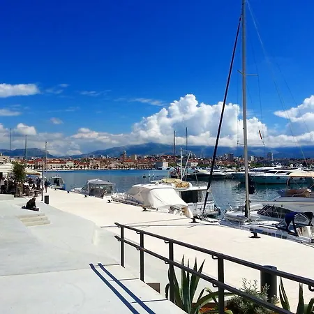 Kameni Val Σπλιτ